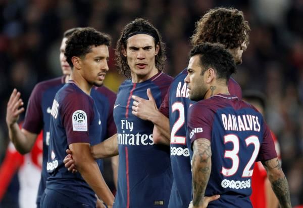  كافاني مع لاعبي سان جيرمان