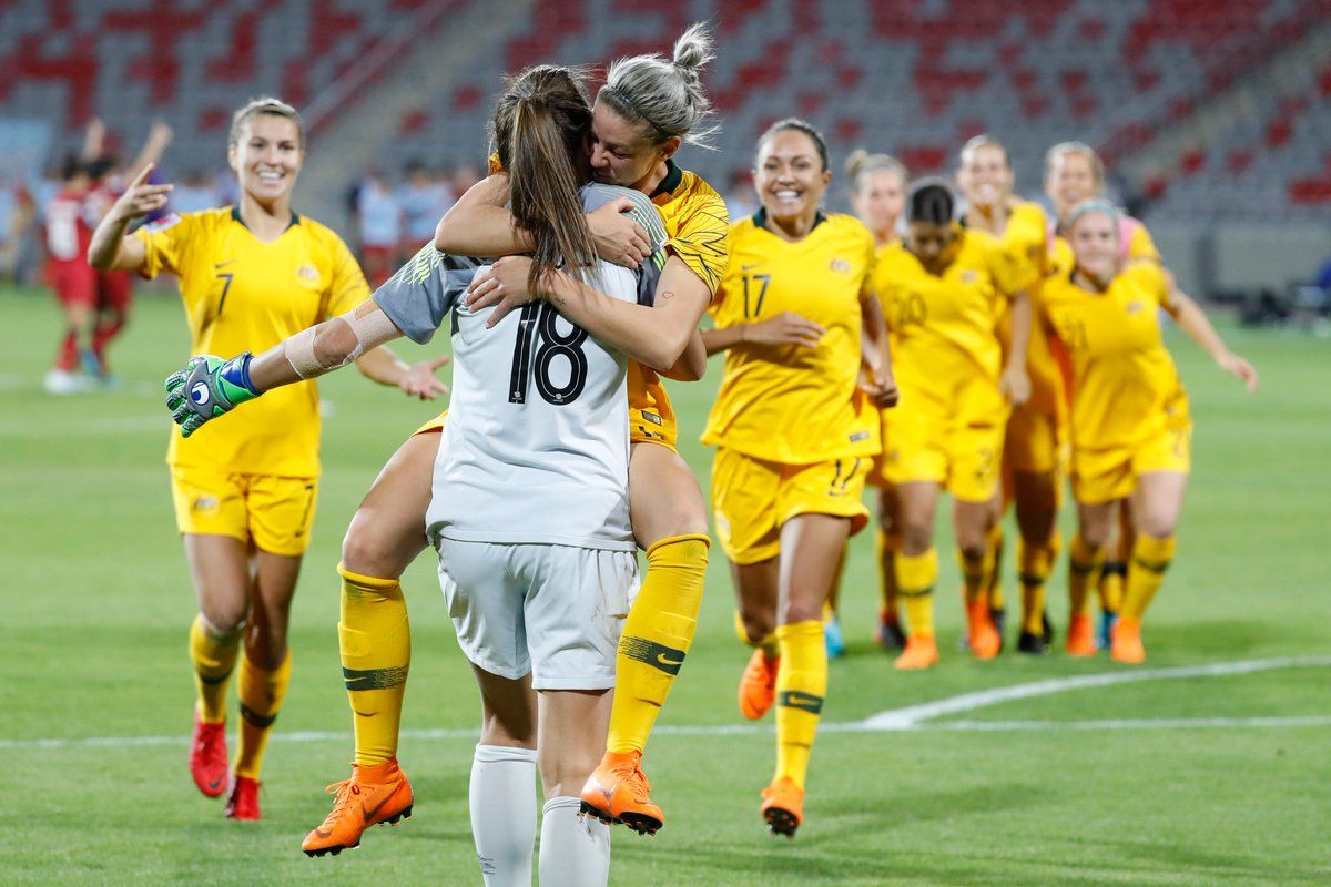 فرحة لاعبات أستراليا بعد تجاوزهن تايلاند