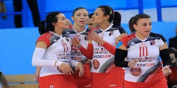 لاعبات نادي نسائي قرطاج