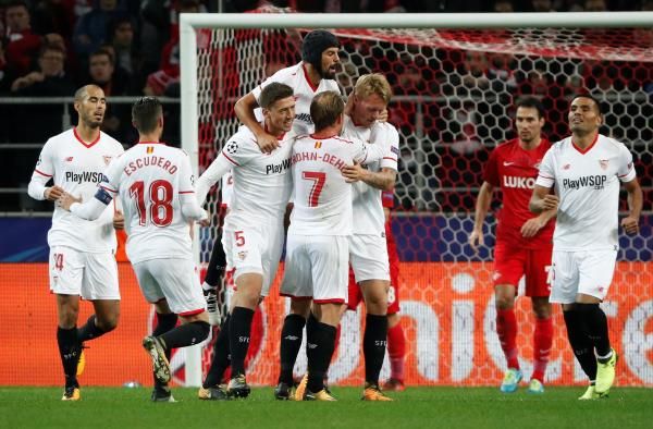 لاعبو إشبيلية 