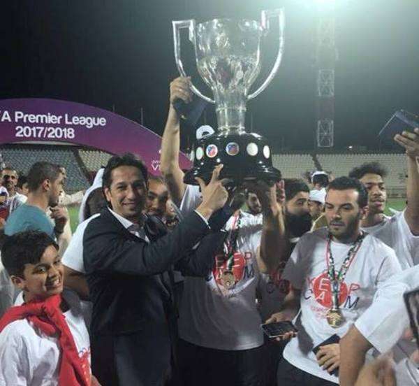 أبو زمع يرفع كأس الدوري