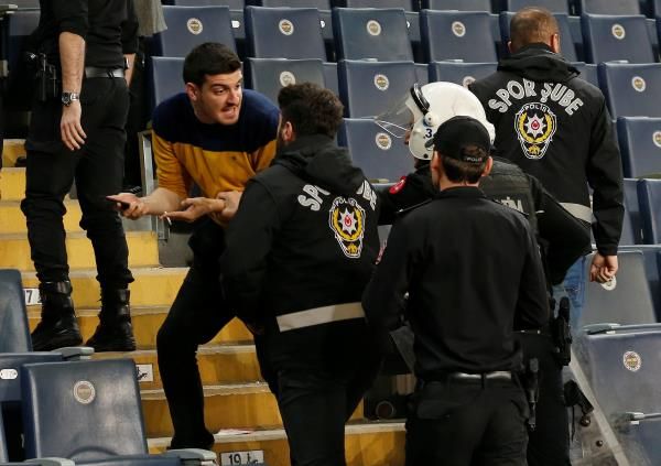 جانب من أحداث الشغب