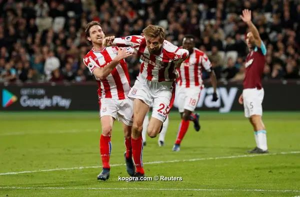 ?i=reuters%2f2018-04-16%2f2018-04-16t203854z_2142034807_rc178e5d15b0_rtrmadp_3_soccer-england-whu-stk_reuters