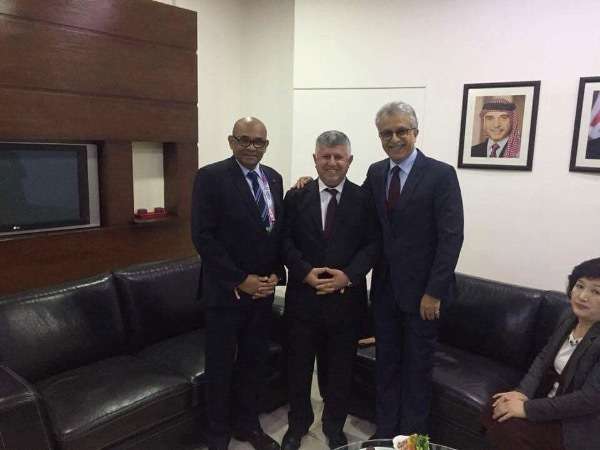 من الاجتماع