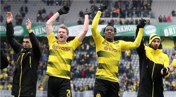 ميتشي باتشواي مع دورتموند