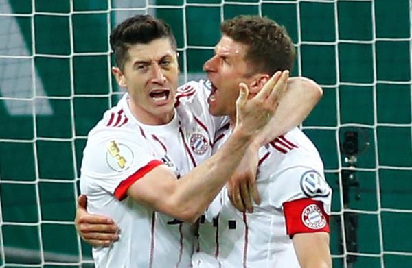 توماس مولر و روبرت ليفاندوفسكي 