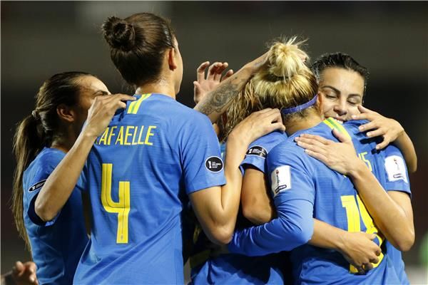 فرحة لاعبات البرازيل