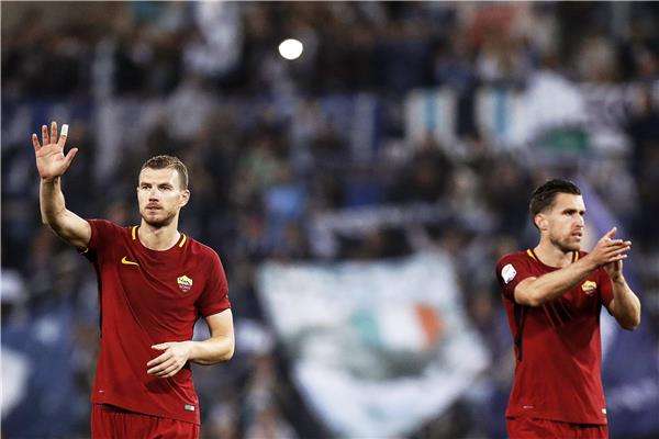 ستروتمان ( على اليمين)