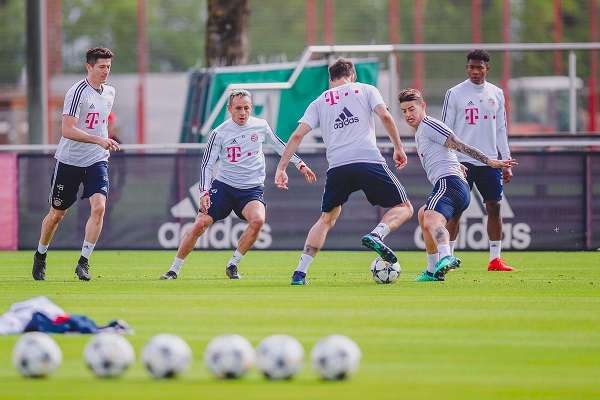  ألابا مع لاعبي البايرن