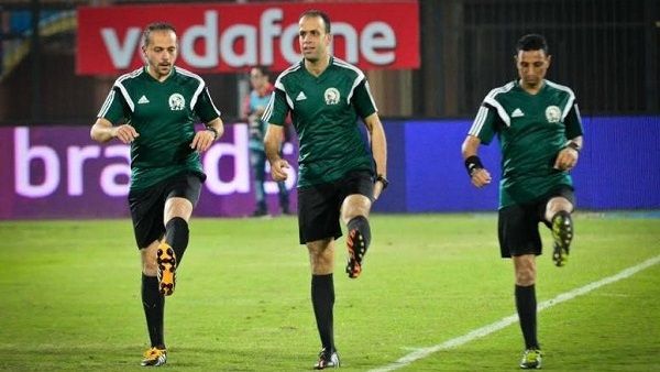 محمد الحنفي (وسط)