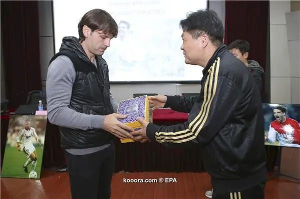 ?i=epa%2fsoccer%2f2016-04%2f2016-04-03%2f2016-04-03-05241827_epa