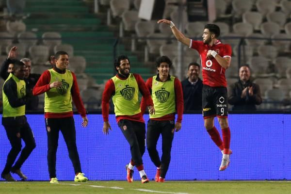 وليد أزارو يحتفل بأحد أهدافه