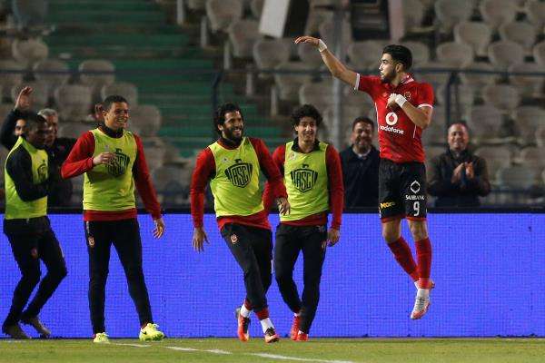 وليد أزارو يحتفل بأحد أهدافه