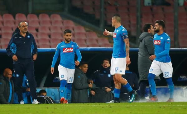 هيساي مع لاعبي نابولي 