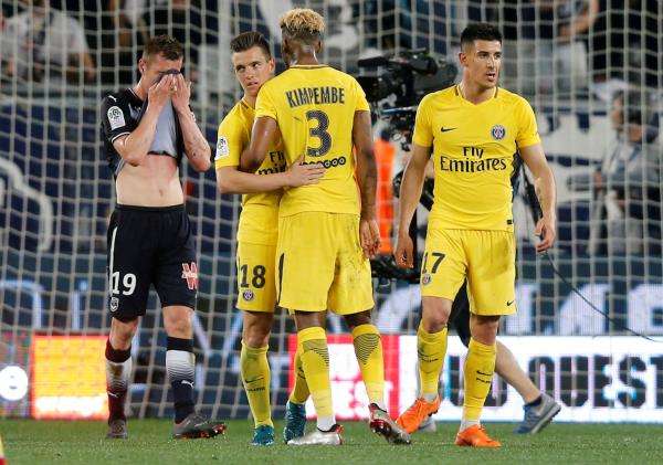 يوري بيرشيش مع لاعبي سان جيرمان