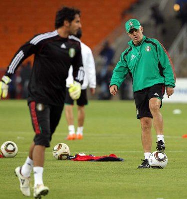 خافيير أجيري المدير الفني للمنتخب المكسيكي 