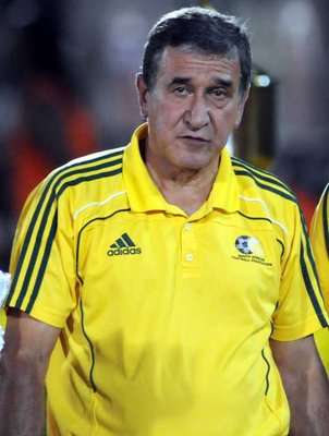 كارلوس ألبرتو باريرا المدير الفني لمنتخب جنوب أفريقيا 