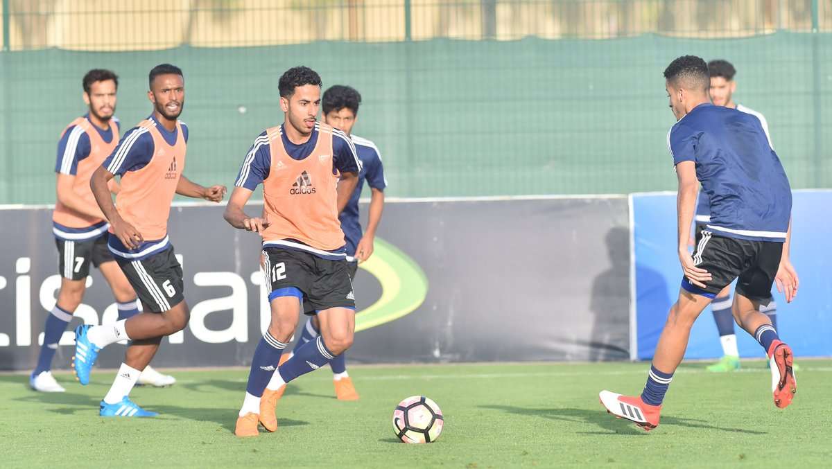 لاعبو الأولمبي الإماراتي