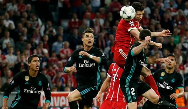 ليفاندوفسكي ورونالدو 