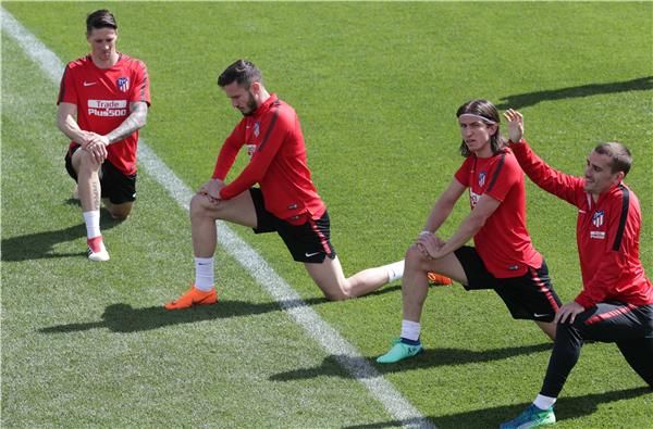 فيليبي لويس من تدريبات أتليتكو مدريد