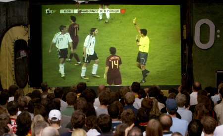 2006-07-08t202425z_01_ber407d_rtridsp_2_sport-soccer-world