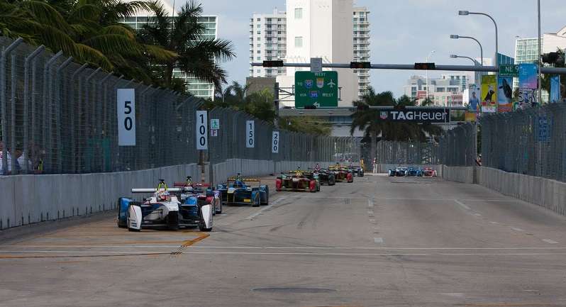 جانب من السباق