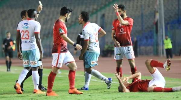 جانب من مباراة القمة الأخيرة