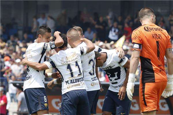 فرحة لاعبي بوماس