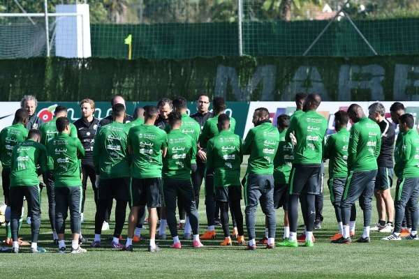 لاعبو المنتخب السعودي 