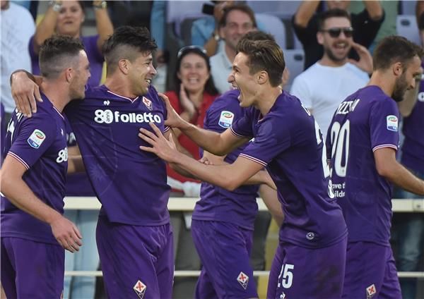 لاعبو فيورنتينا 