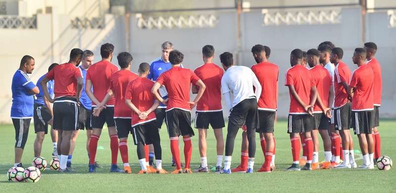 لاعبو الأولمبي الإماراتي