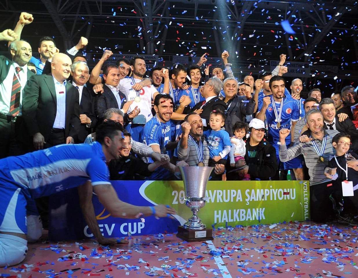 أحمد صلاح خلال التتويج بلقب أوروبا للكرة الطائرة