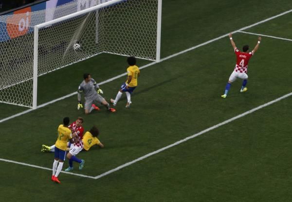2014-06-12t201851z_2057307943_tb3ea6c1n29sx_rtrmadp_3_soccer-world-m01-bra-cro_reuters
