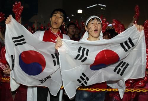 2010-06-12t151732z_01_seo109_rtridsp_3_soccer-world_reuters