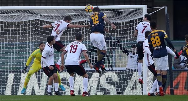 جانب من مباراة سابقة بين الفريقين