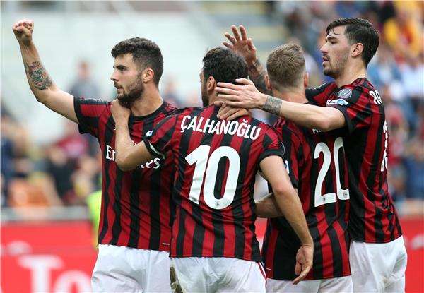 فرحة لاعبي ميلان