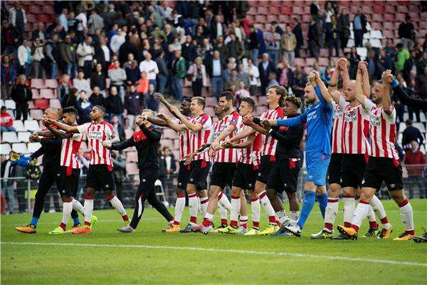 لاعبو أيندهوفن