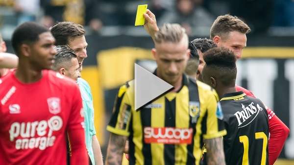 البطاقة مرفوعة في وجه الحكم