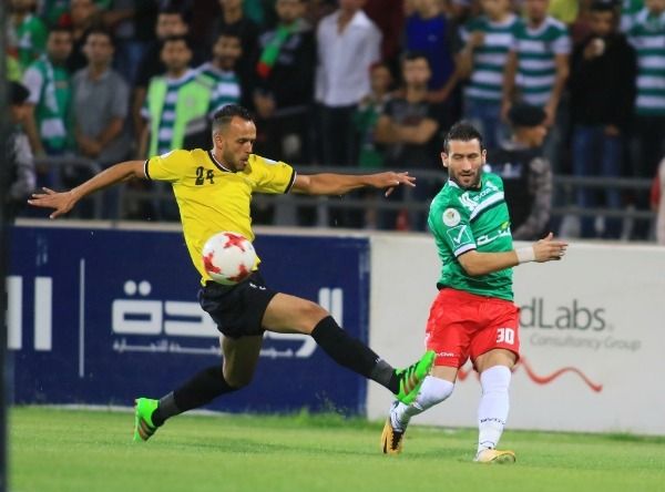 من إحدى مباريات الوحدات بالدوري