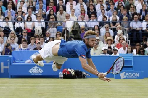 2010-06-13t160241z_01_swt06_rtridsp_3_tennis-men-queens_reuters