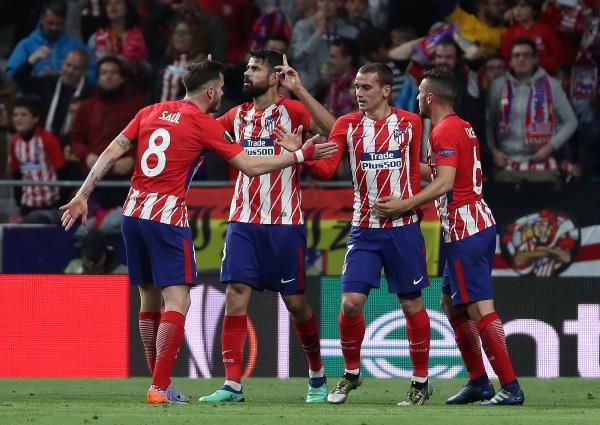 جريزمان وسط لاعبي أتلتيكو 