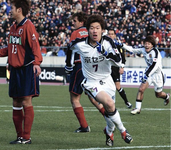 بارك جي سونغ عندما كان بصفوف كيوتو سانغا بموسم 2002