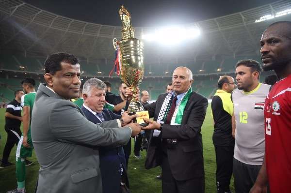 الرجوب مع الكأس