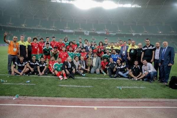 صورة تذكارية للاعبي المنتخبين