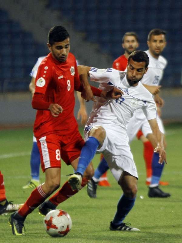 الروابدة بالقميص الأحمر