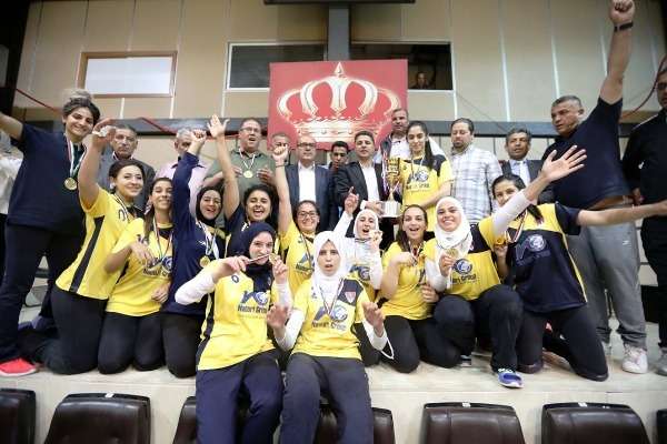 دي لاسال متوجاً باللقب