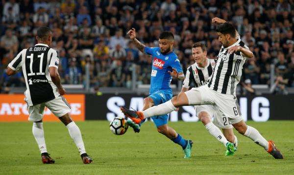 ليشتشتاينر مع فريقه