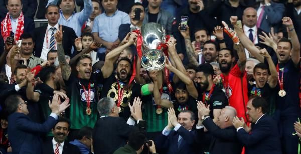 من تتويج بلدية آكهيسار سبور