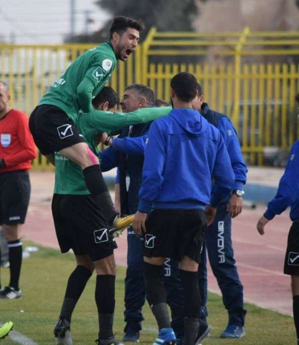 عماد خانكان وسط لاعبي الأهلي الأردني