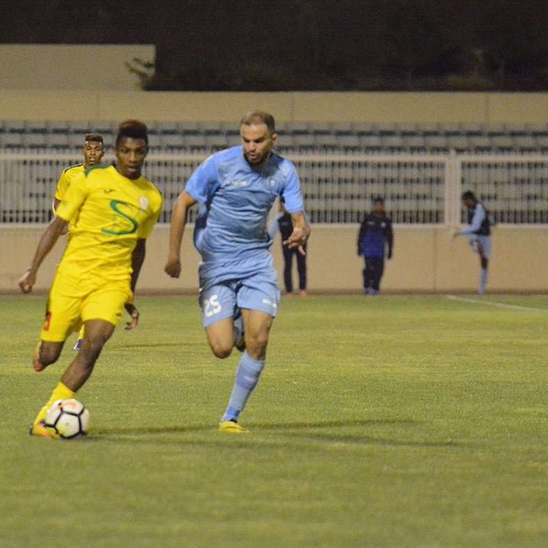 من اللقاء الأول بين الفريقين